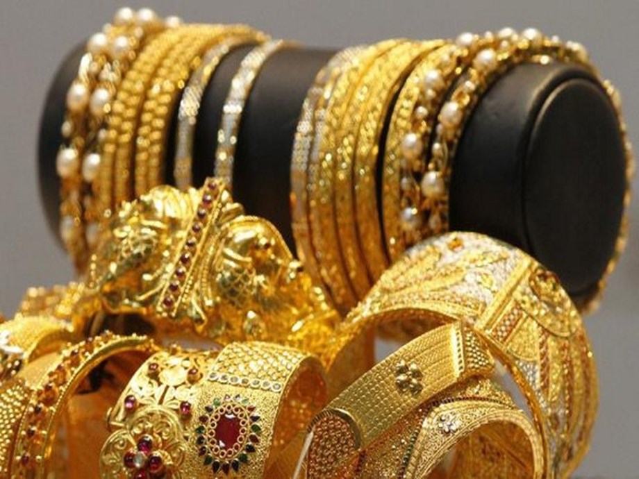 Gold declines Rs 119, silver tumbles Rs 517 Gold declines Rs 119, silver tumbles Rs 517