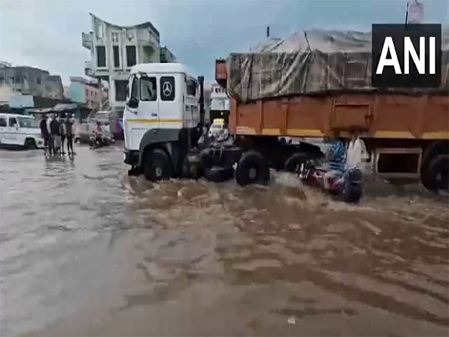 Heavy Rains Cause Severe Waterlogging in Banaskantha; IMD Issues More Alerts for Gujarat Heavy Rains Cause Severe Waterlogging in Banaskantha; IMD Issues More Alerts for Gujarat