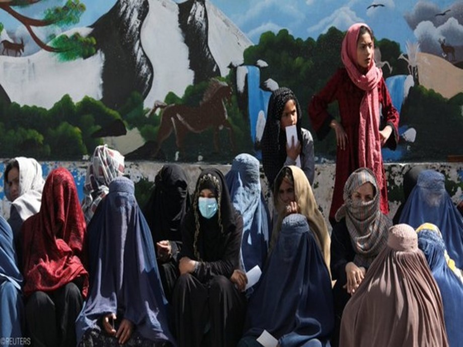 Nach dem harten Vorgehen der Taliban gegen Frauen stellten deutsche gemeinnützige Organisationen ihre Aktivitäten in Afghanistan ein