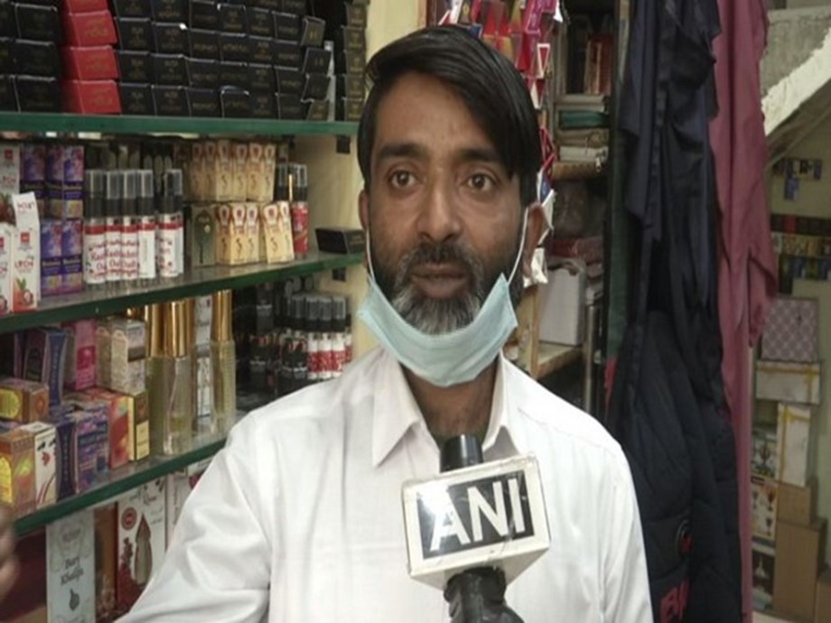 J-K: Sale of attar increases during Ramzan in Srinagar J-K: Sale of attar increases during Ramzan in Srinagar