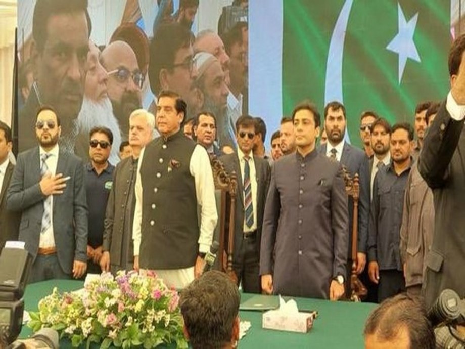Pakistan National Assembly Speaker administers oath to Hamza Shehbaz as Punjab CM Pakistan National Assembly Speaker administers oath to Hamza Shehbaz as Punjab CM