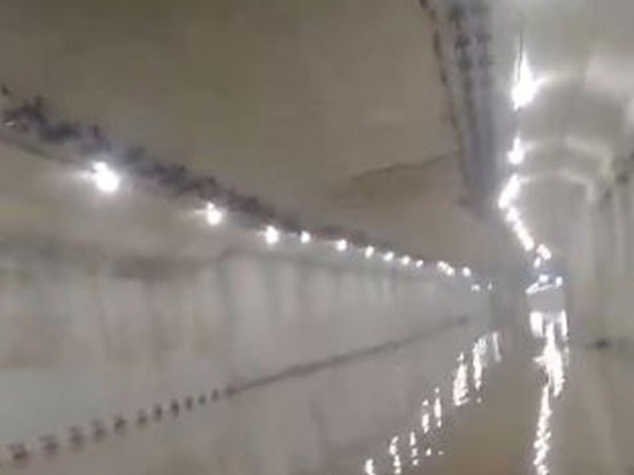 Delhi: Movement of traffic restricted at Okhla Underpass due to waterlogging Delhi: Movement of traffic restricted at Okhla Underpass due to waterlogging