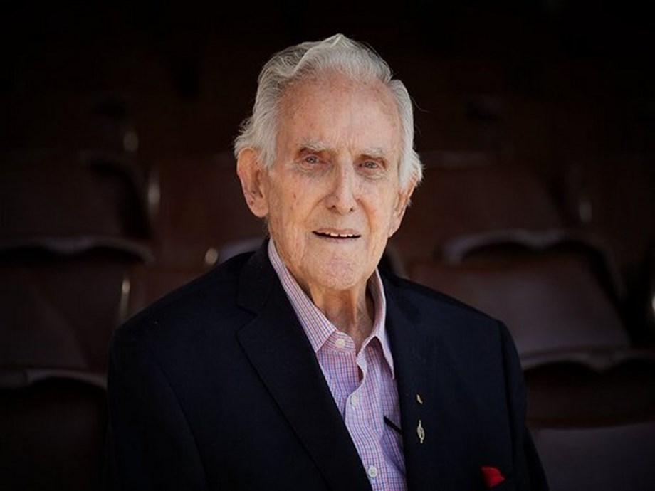 Ex-Australian cricketers die: Alan Davidson, Ashley Mallett Ex-Australian cricketers die: Alan Davidson, Ashley Mallett