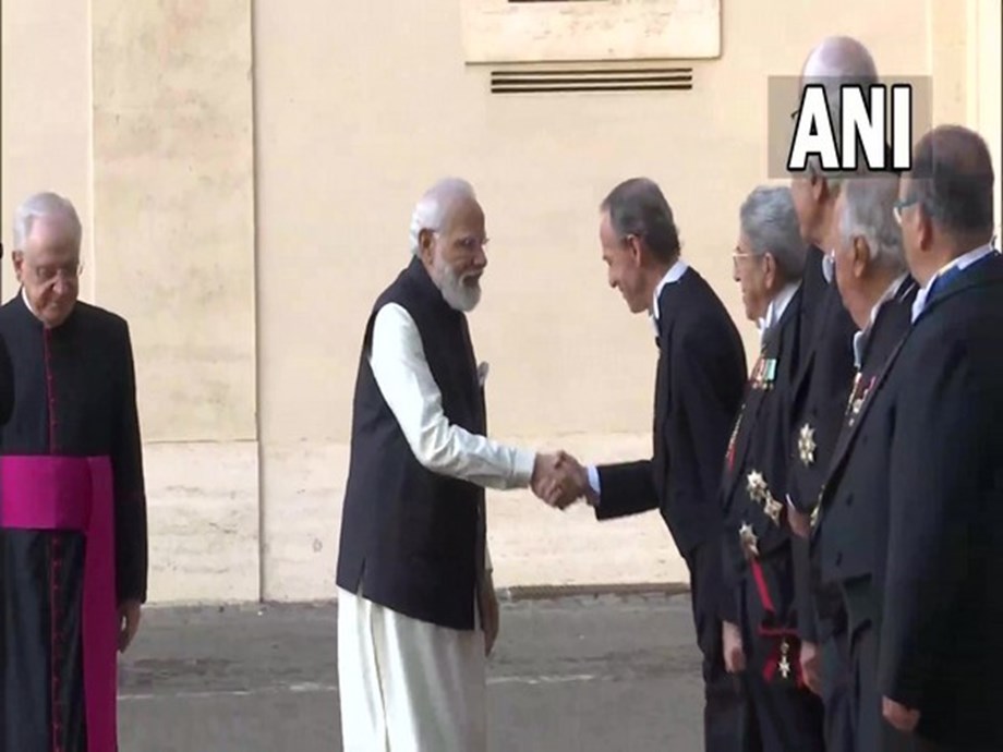 PM Modi arrives in Vatican to meet Pope Francis PM Modi arrives in Vatican to meet Pope Francis