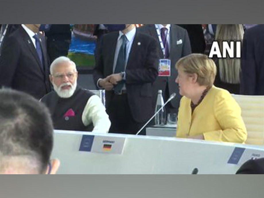 G20 Summit: PM Modi, other world leaders participate in first session on global economy, health G20 Summit: PM Modi, other world leaders participate in first session on global economy, health