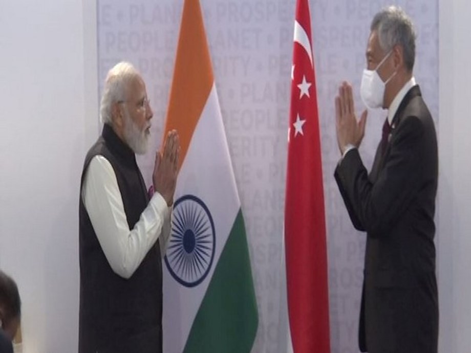 Rome: PM Modi meets Singapore counterpart Lee Hsein Loong Rome: PM Modi meets Singapore counterpart Lee Hsein Loong