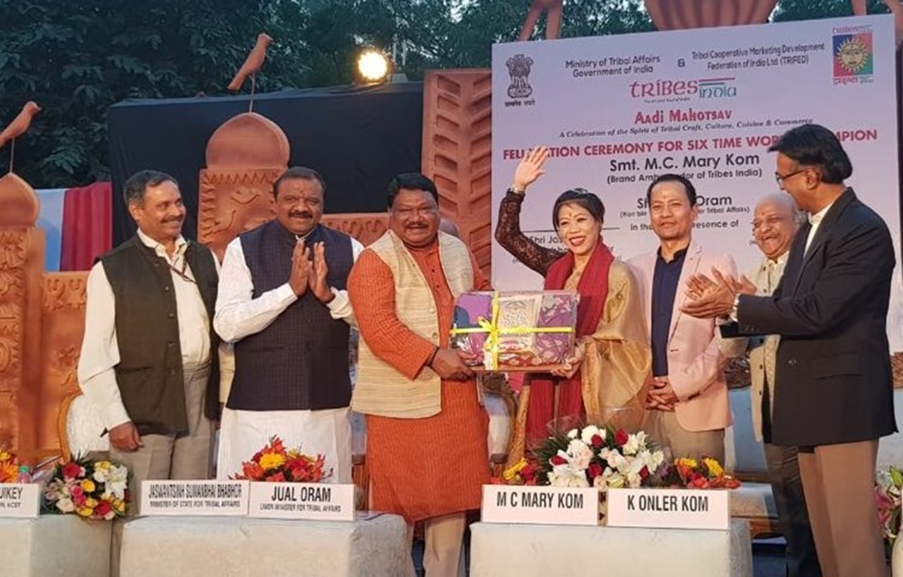 Download Union Minister Oram Felicitates Mary Kom At Closing Ceremony Of Free HD Wallpaper Union Minister Oram Felicitates Mary Kom At Closing Ceremony Of Desktop Wallpaper