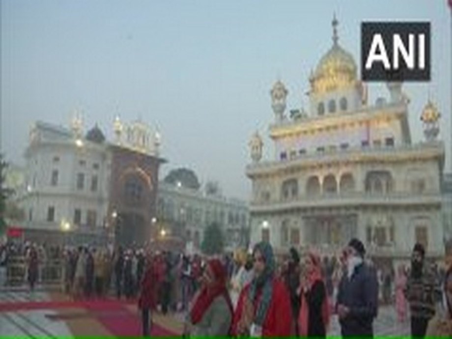 Devotees offer prayers at Golden Temple on Guru Nanak Jayanti Devotees offer prayers at Golden Temple on Guru Nanak Jayanti