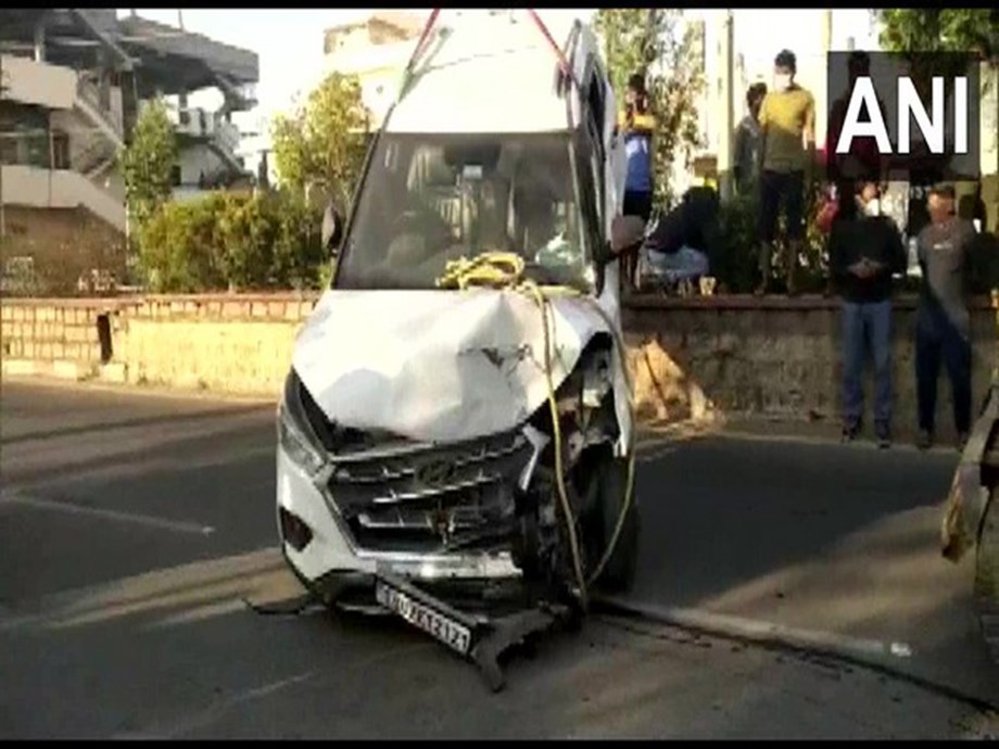 Telangana: Minor runs car over people sitting on footpath in Karimnagar, four women died Telangana: Minor runs car over people sitting on footpath in Karimnagar, four women died