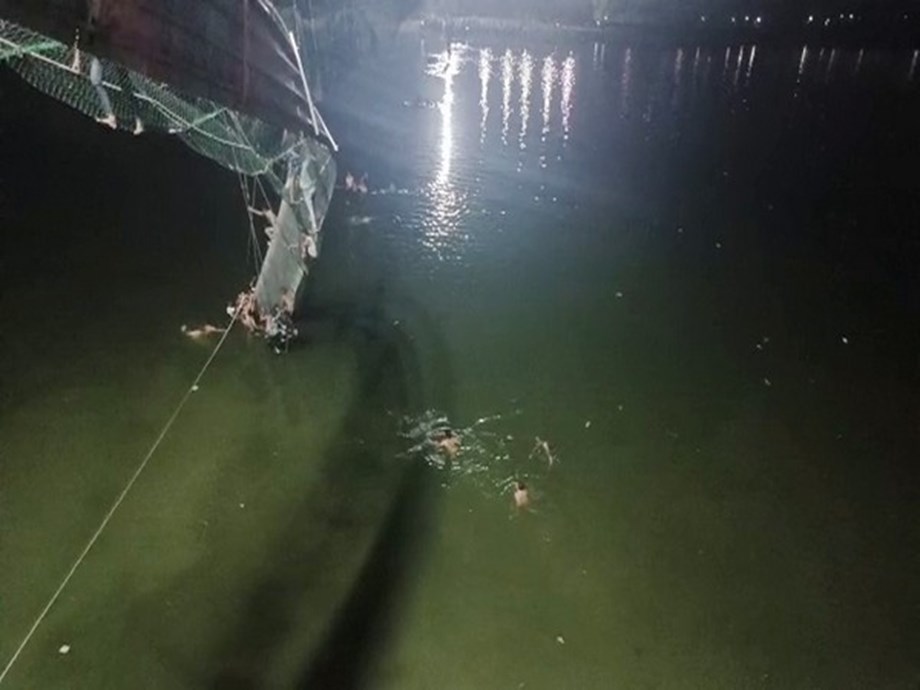 Morbi bridge collapse: Oreva Group MD Jaysukh Patel surrenders before court Morbi bridge collapse: Oreva Group MD Jaysukh Patel surrenders before court