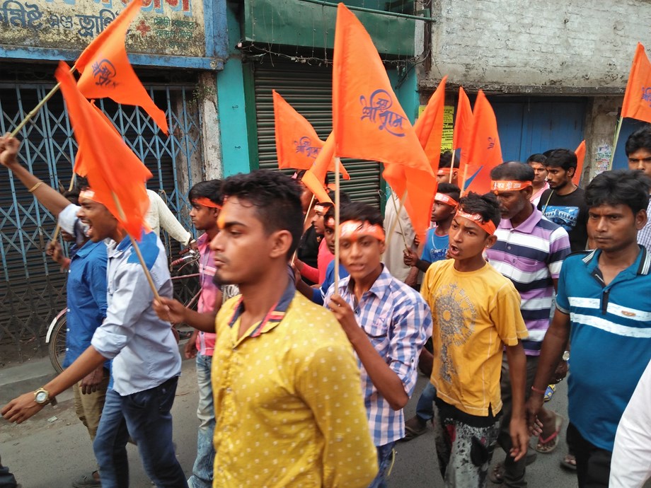 Two groups clash during Ram Navami procession in Mumbai Two groups clash during Ram Navami procession in Mumbai