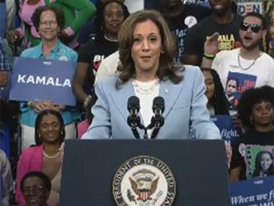 Kamala Harris Claps Back: Advocates for Unity Amidst Trump’s Racial Remarks Kamala Harris Claps Back: Advocates for Unity Amidst Trump’s Racial Remarks