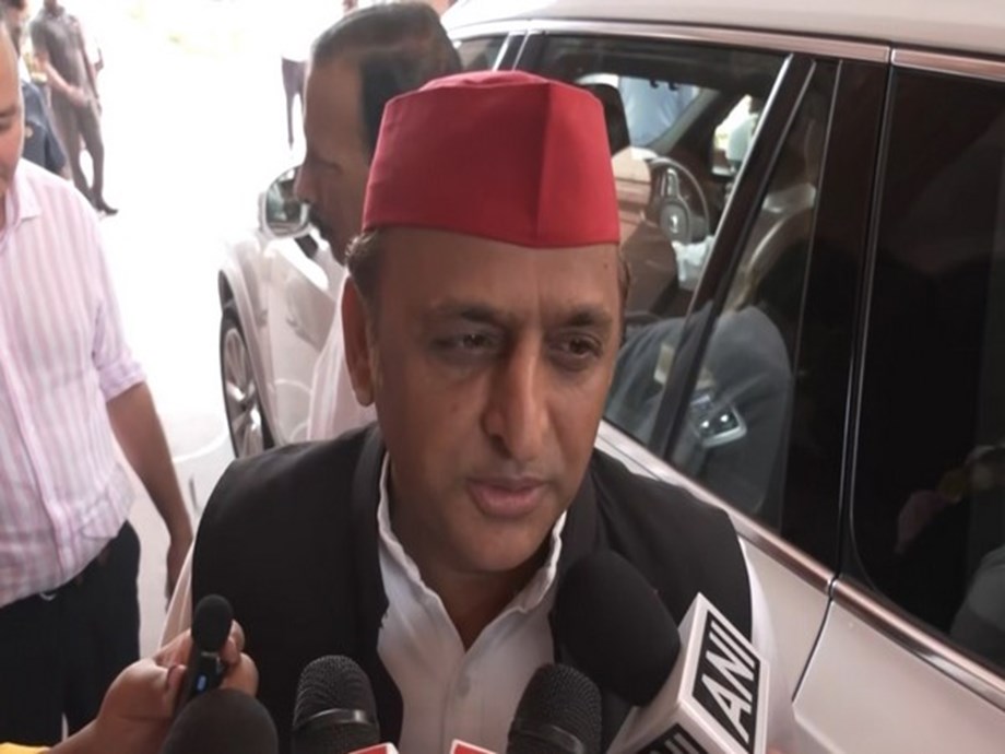 Political Sparks Fly: Akhilesh Yadav, Rahul Gandhi, and Anurag Thakur in Fierce Caste Debate Political Sparks Fly: Akhilesh Yadav, Rahul Gandhi, and Anurag Thakur in Fierce Caste Debate