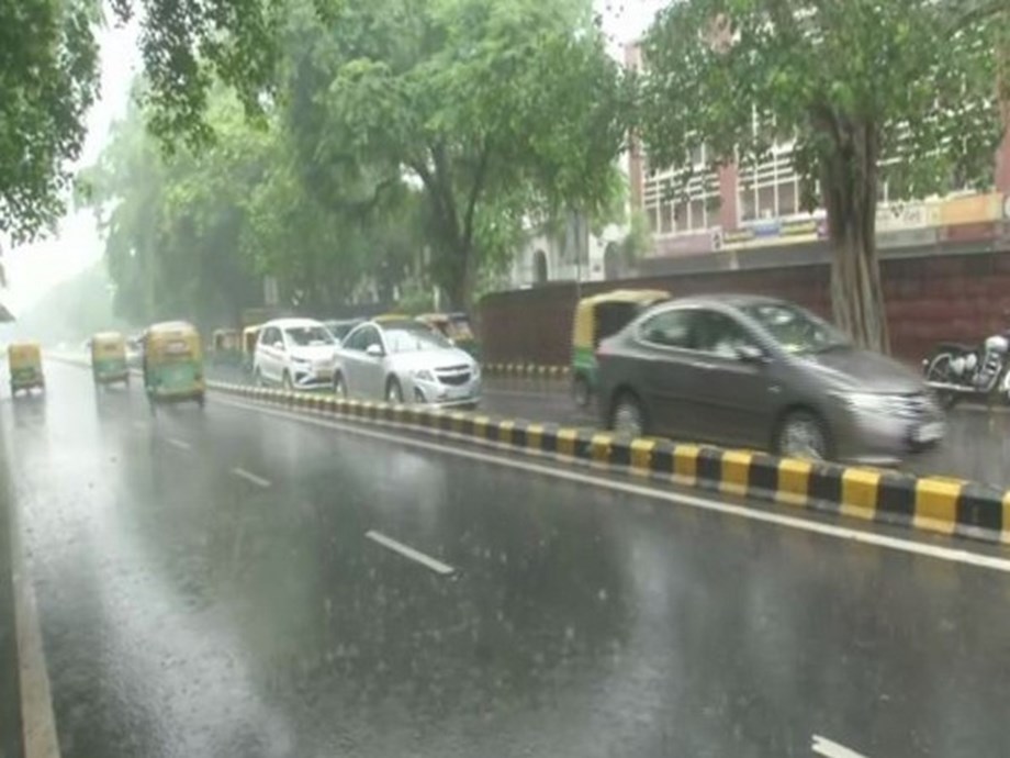 Heavy rains lash parts of Delhi Heavy rains lash parts of Delhi