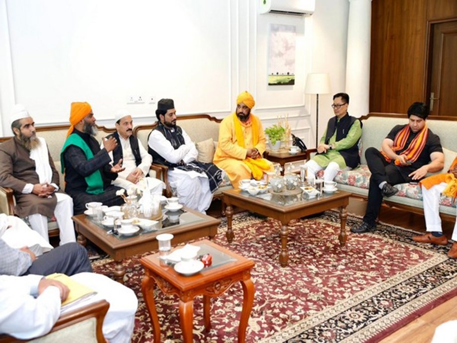 Muslim Leaders Meet Union Minority Minister, Demand Separate Dargah Board Muslim Leaders Meet Union Minority Minister, Demand Separate Dargah Board