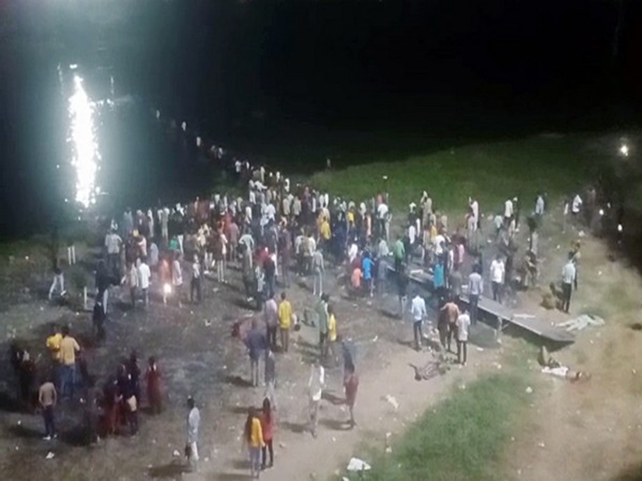 Gujarat Morbi bridge collapse: Marine commandos, seamen rushed for rescue operation Gujarat Morbi bridge collapse: Marine commandos, seamen rushed for rescue operation