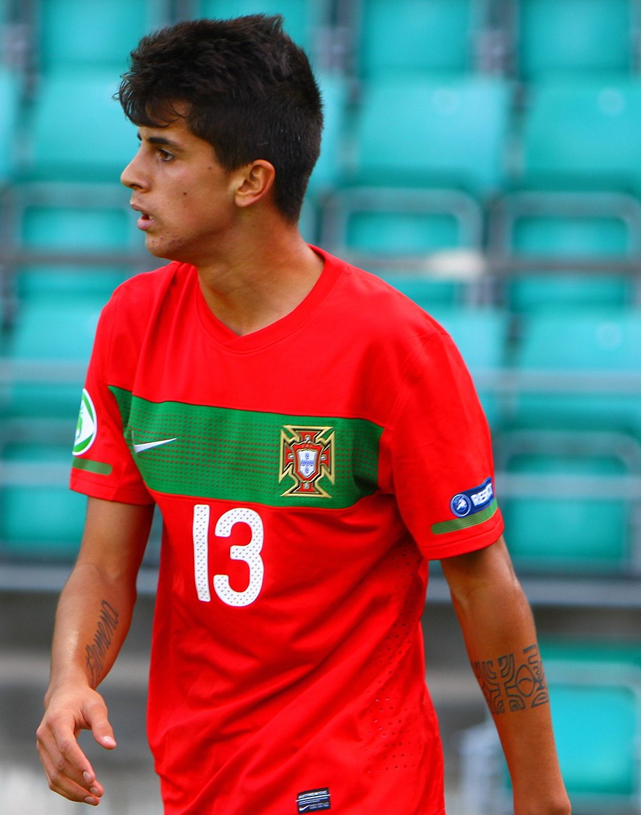 Soccer-Man City defender Cancelo assaulted during robbery at home Soccer-Man City defender Cancelo assaulted during robbery at home