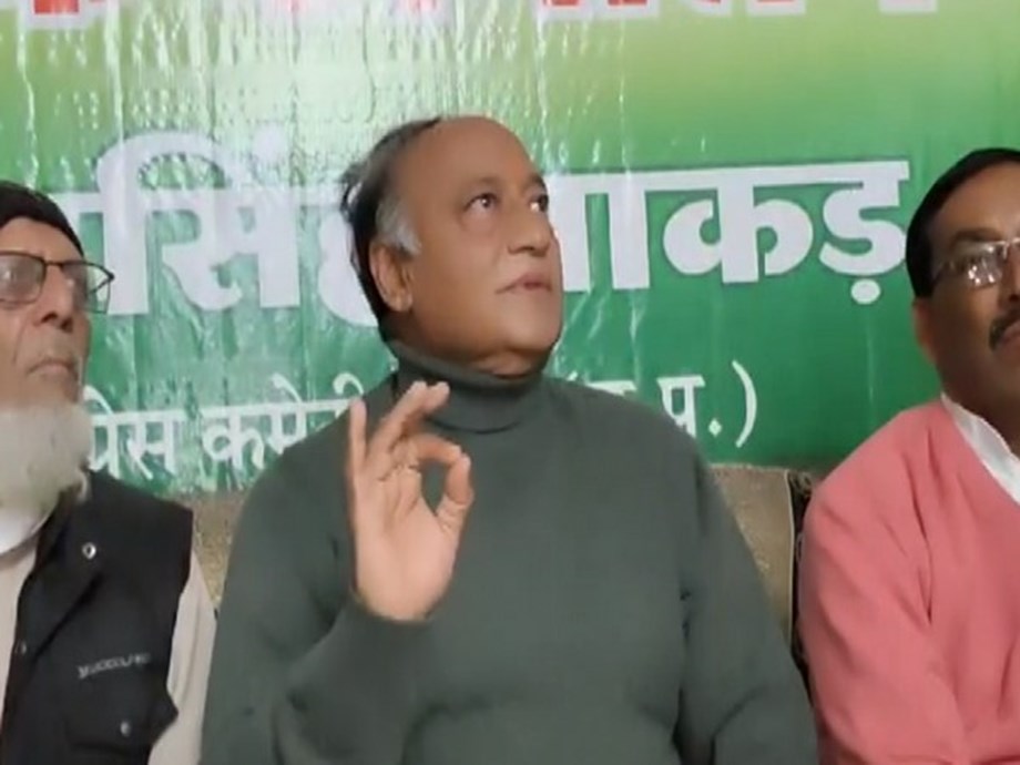 Rahul Gandhi is not a big leader...: Congress leader Lakshman Singh Rahul Gandhi is not a big leader...: Congress leader Lakshman Singh