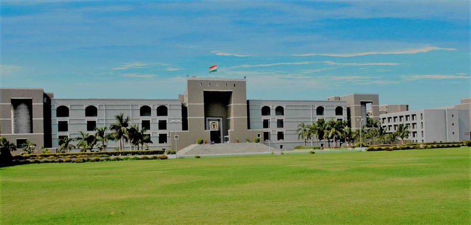 COVID-19 surge: Guj HC restricts entry of people in its premises COVID-19 surge: Guj HC restricts entry of people in its premises