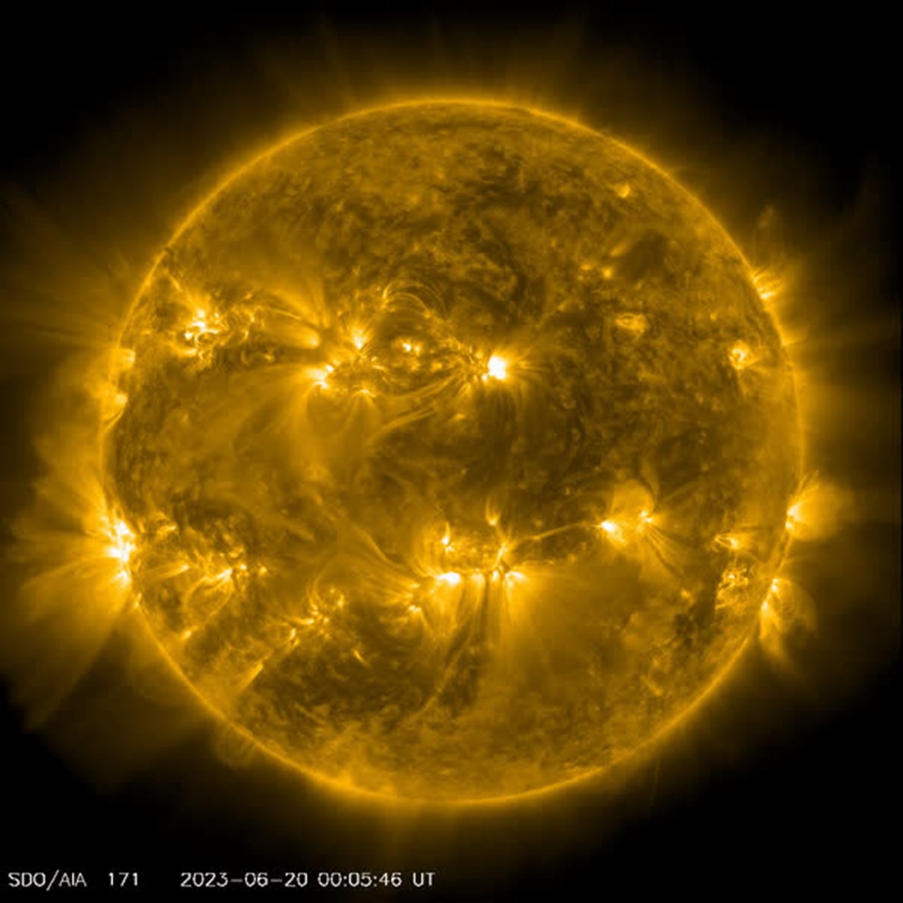 Le soleil émet une forte éruption solaire de classe X ;  Le télescope de la NASA capture une image de l’événement
